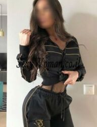 לבן, עם רגליים חטובות