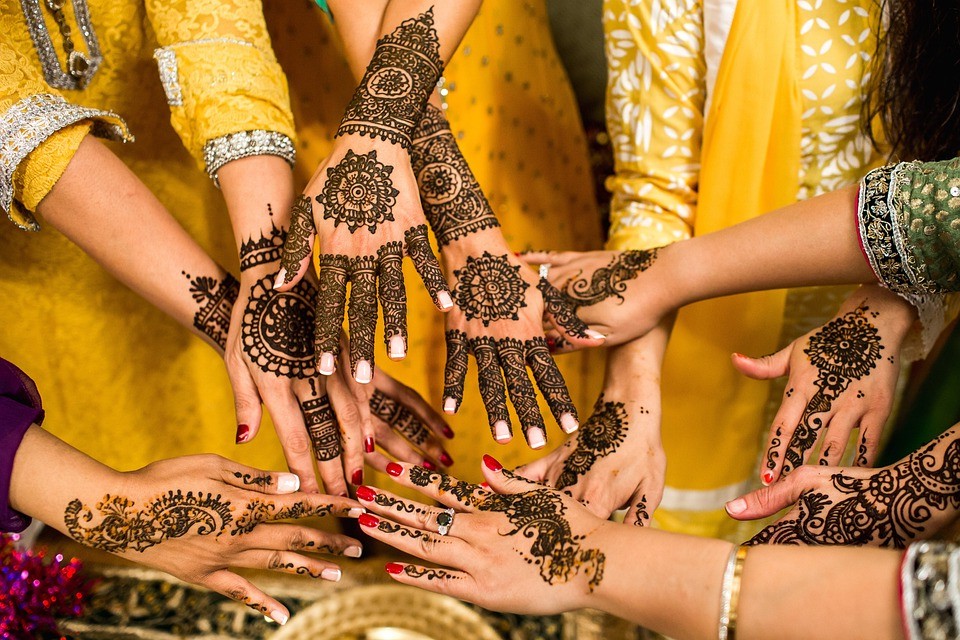 סימני אזהרה רומנטיים שחשוב לשים לב אליהם לפני שמבטיחים נישואין